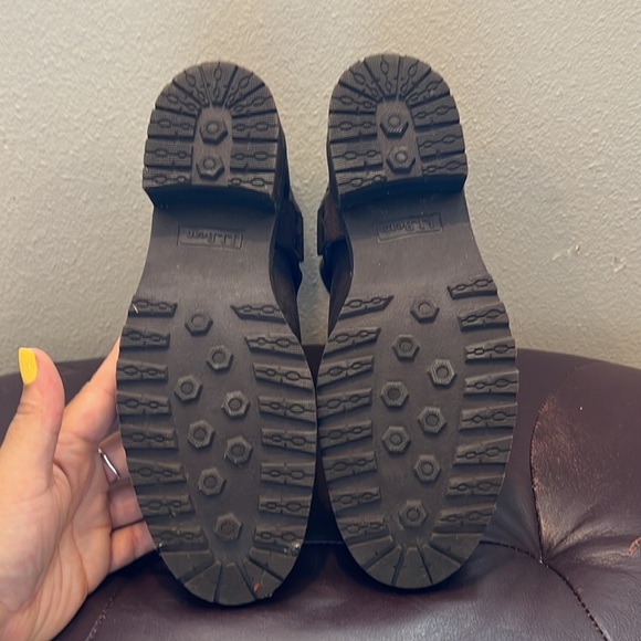 LL BEAN: Distressed leather boot with Deerfield Harness strap. - Picture 3 of 5